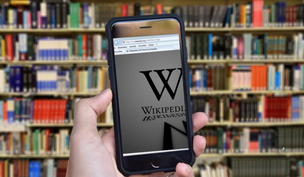 Should Wikipedia be trusted unconditionally?